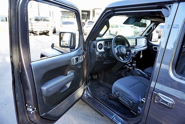 New 2026 Granite Crystal Metallic Clear-Coat Exterior Paint Jeep Sport S image 42