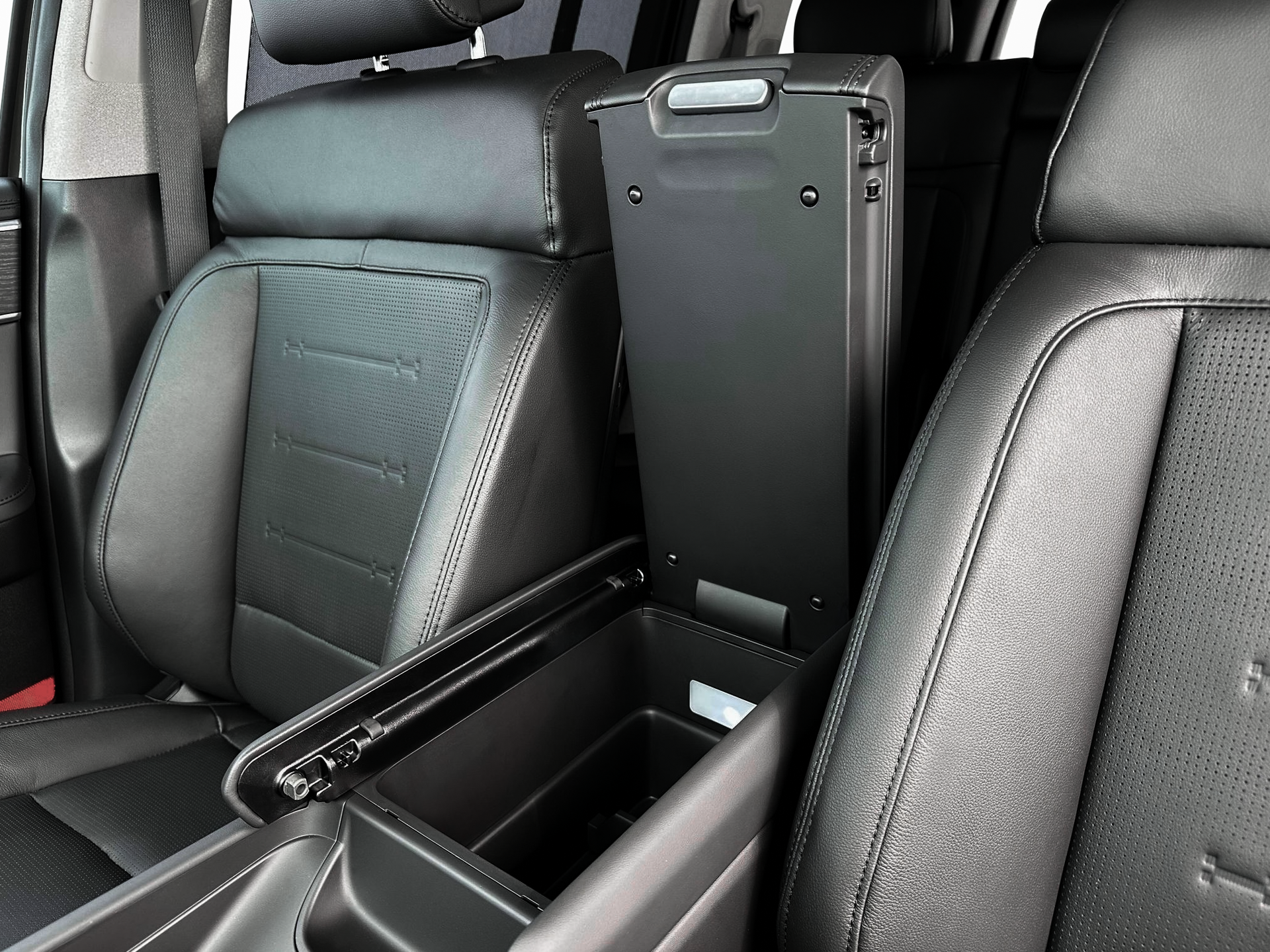 2025 Hyundai Santa Fe Limited - Photo 18