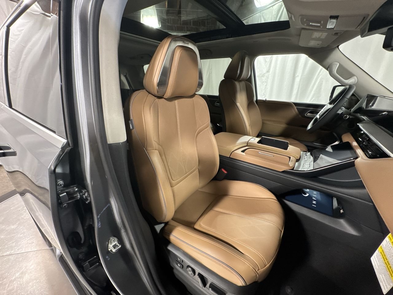 2025 INFINITI QX80 Sensory 4WD - Photo 32
