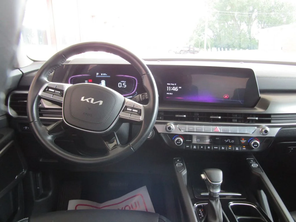 Used 2025 White Kia S image 5