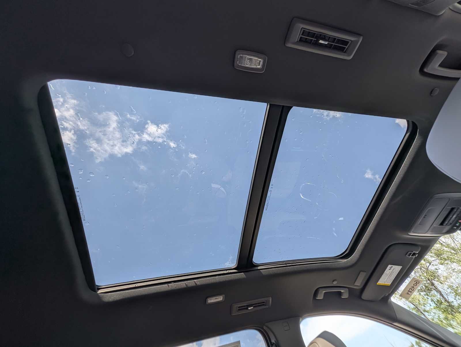 2026 GMC Acadia Elevation - Photo 16