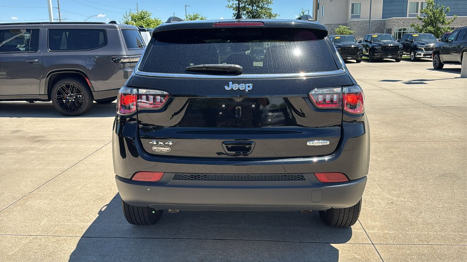 Used 2025 Black Jeep Latitude image 13