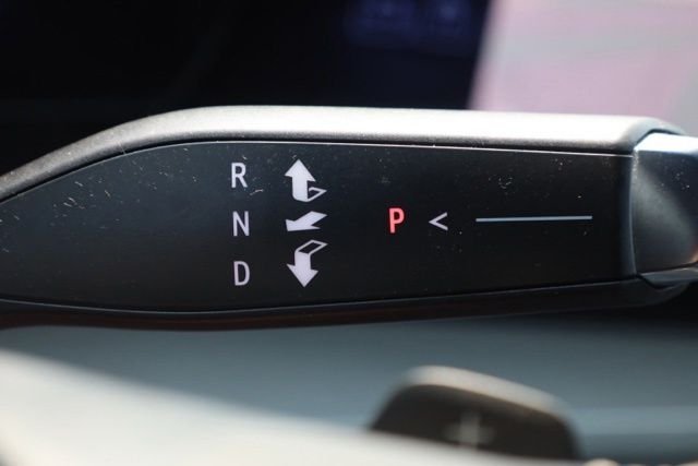 Used 2025 White Chevrolet LT image 29