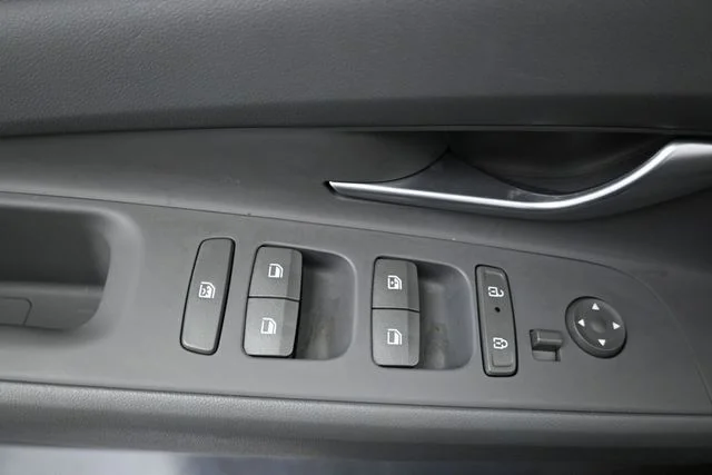 Used 2025 Black Hyundai SEL Sport image 14