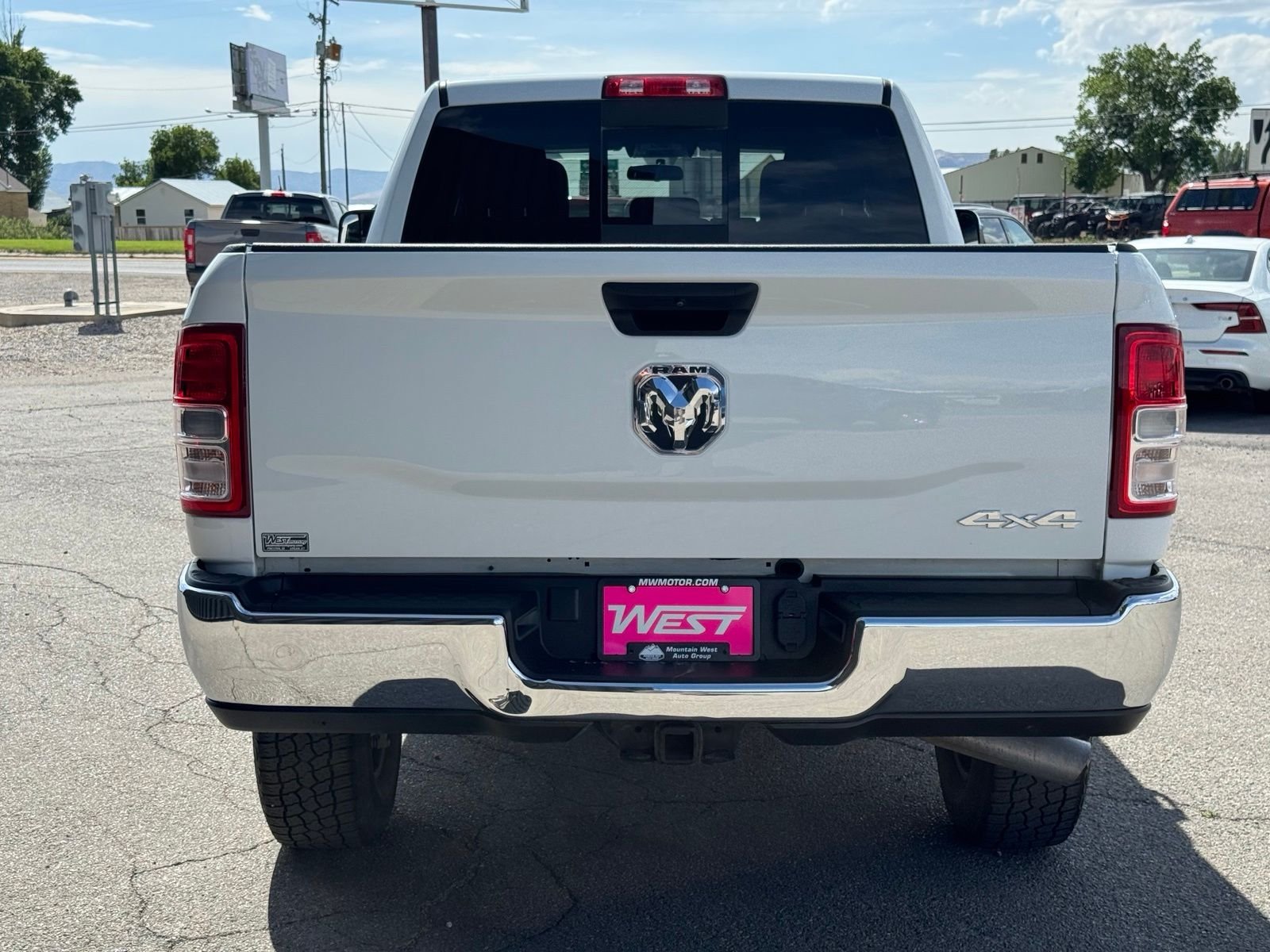 View vehicle photo 7