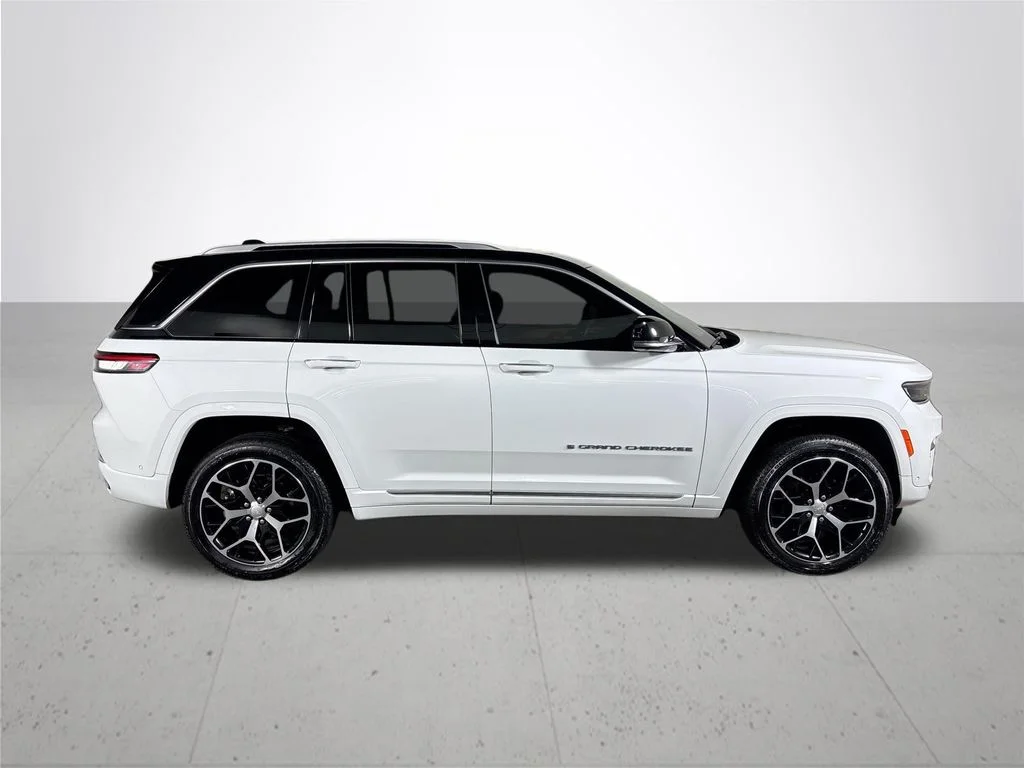 Used 2022 White Jeep Summit Reserve 4xe image 5
