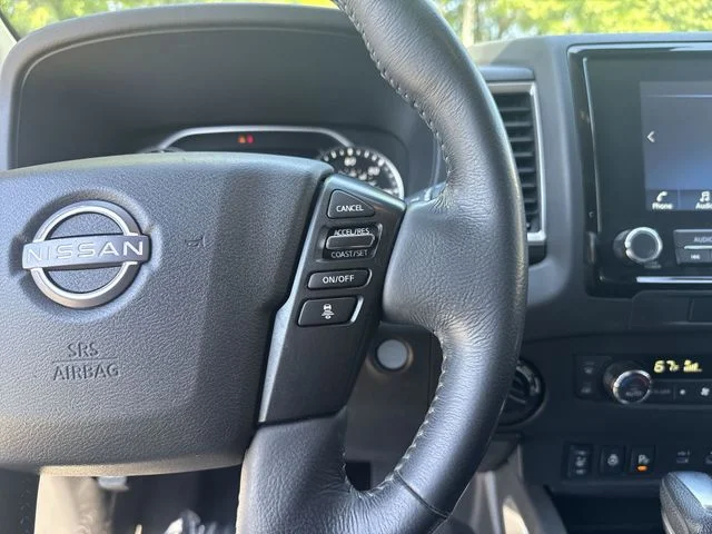 Used 2022 White Nissan SV image 18