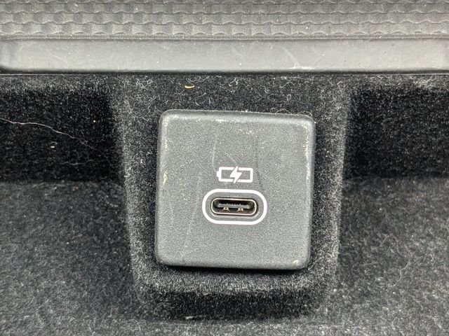 Used 2025 Eiger Grey Metallic Land Rover SE image 20