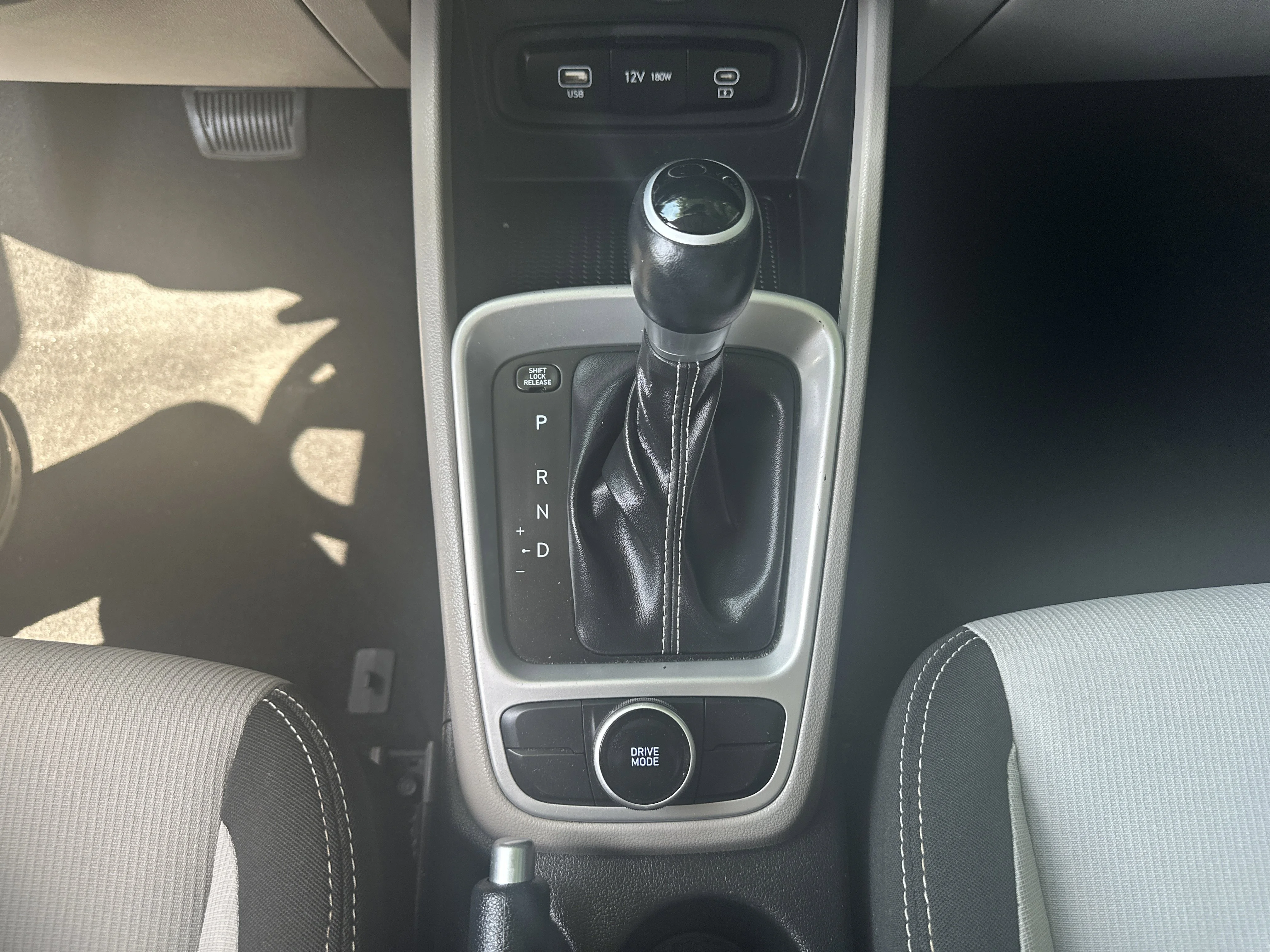 Used 2025 Onyx Black Hyundai SEL image 17