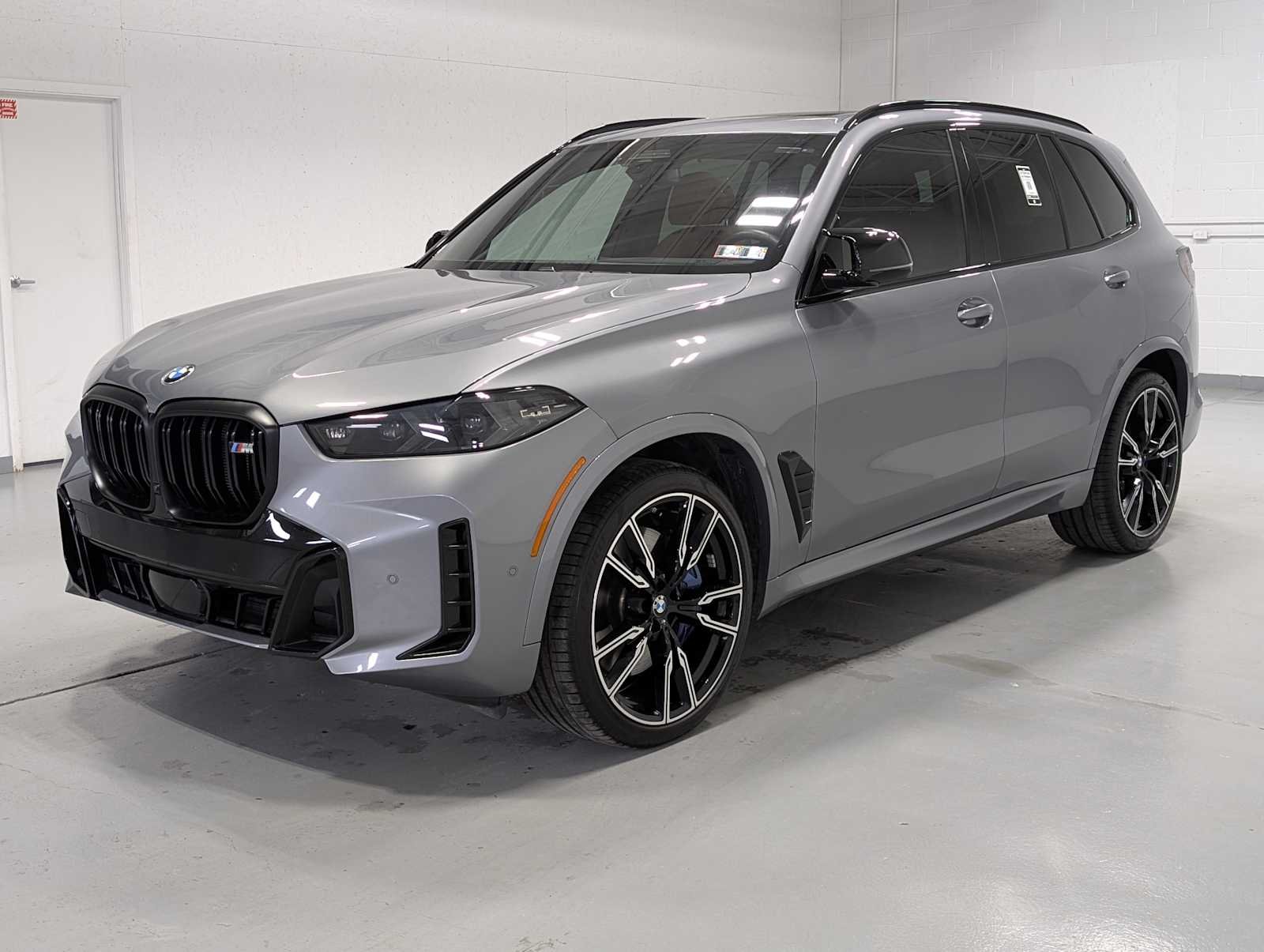 2025 BMW X5 M60i's photo