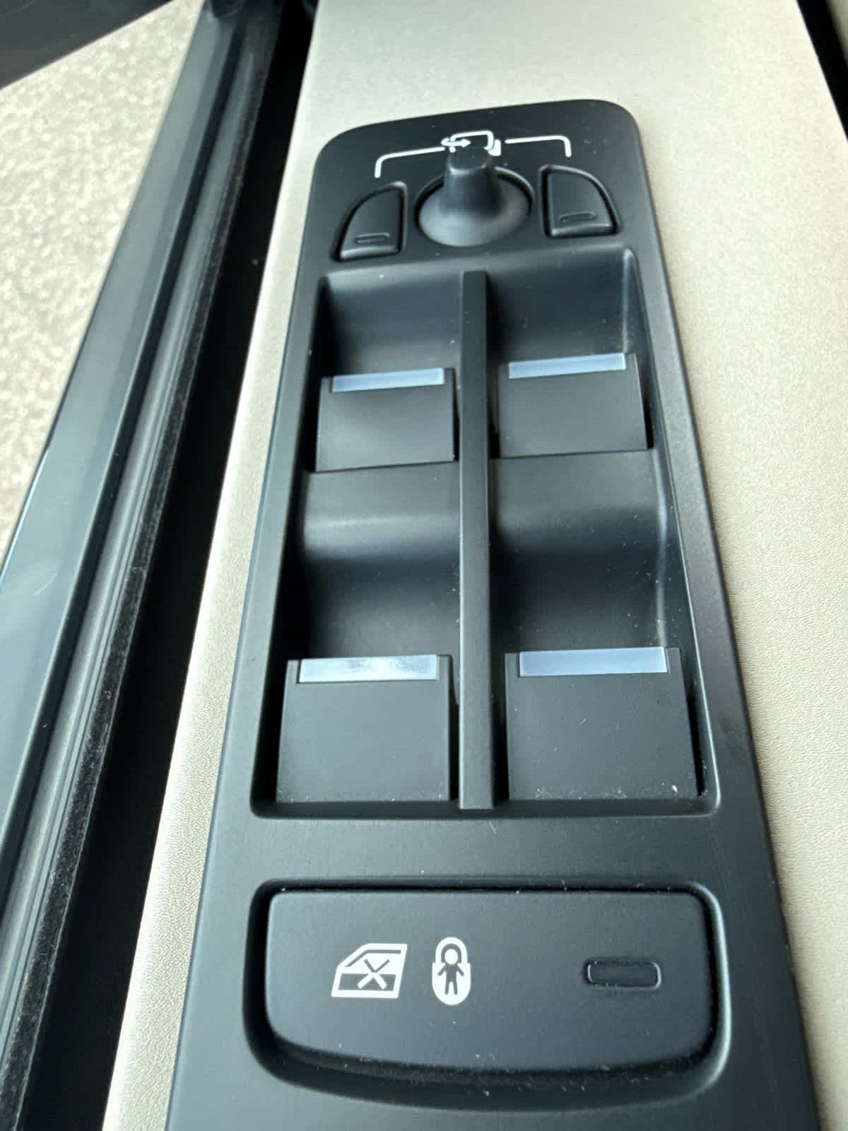 Used 2023 Santorini Black Metallic Land Rover SE image 23