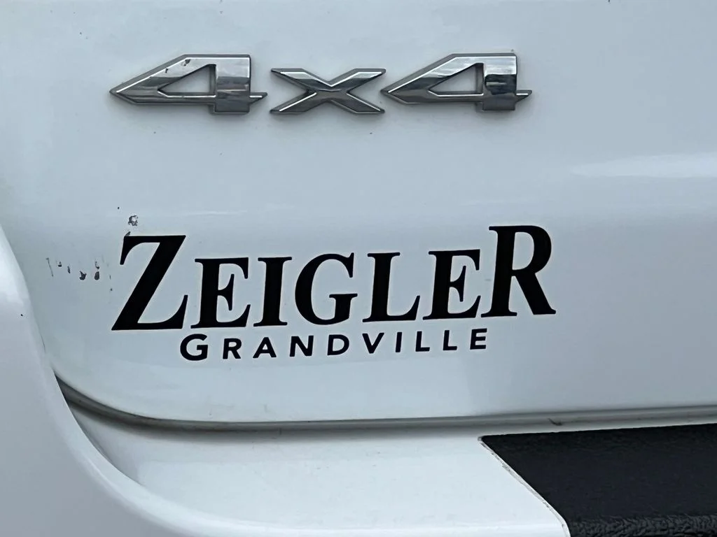Used 2022 White Jeep Laredo image 9