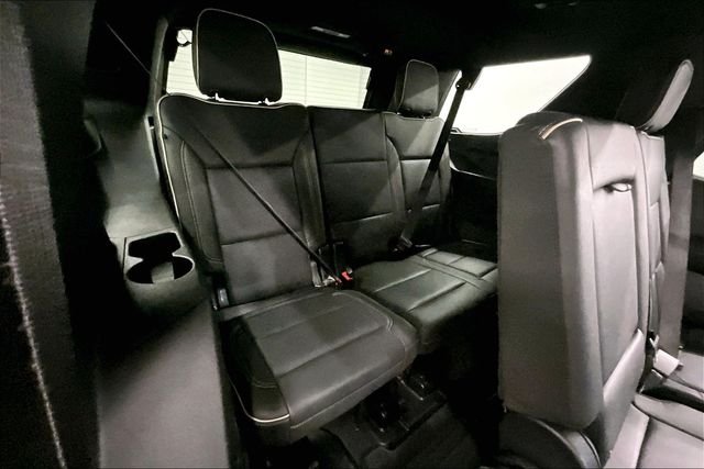 Used 2025 Summit White GMC Elevation image 33