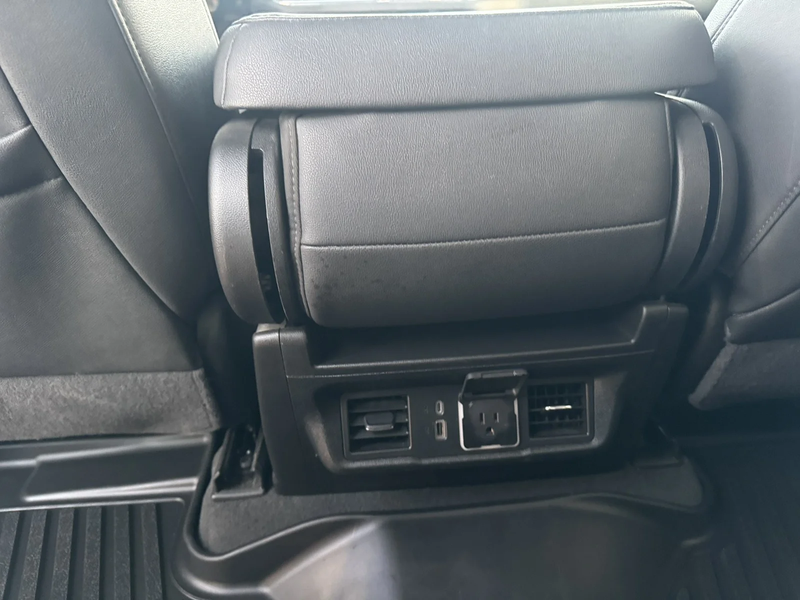 Used 2024 WHITE GMC SLT image 28