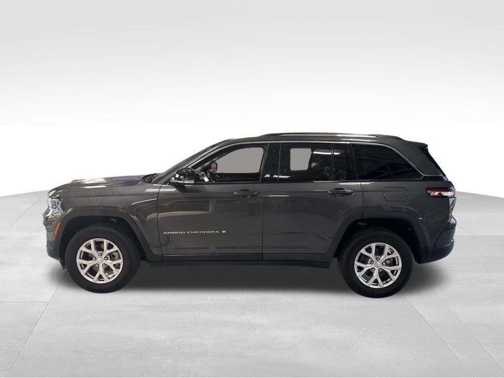 Used 2022 Gray Jeep Limited image 2