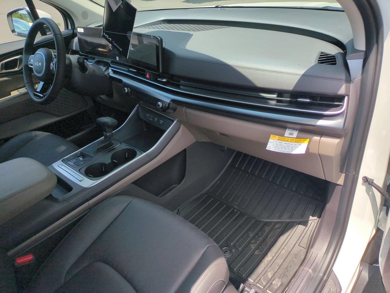 New 2026 Snow White Pearl Kia LXS image 40