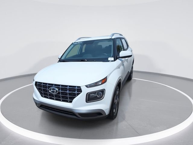 Used 2025 White Hyundai SEL image 3