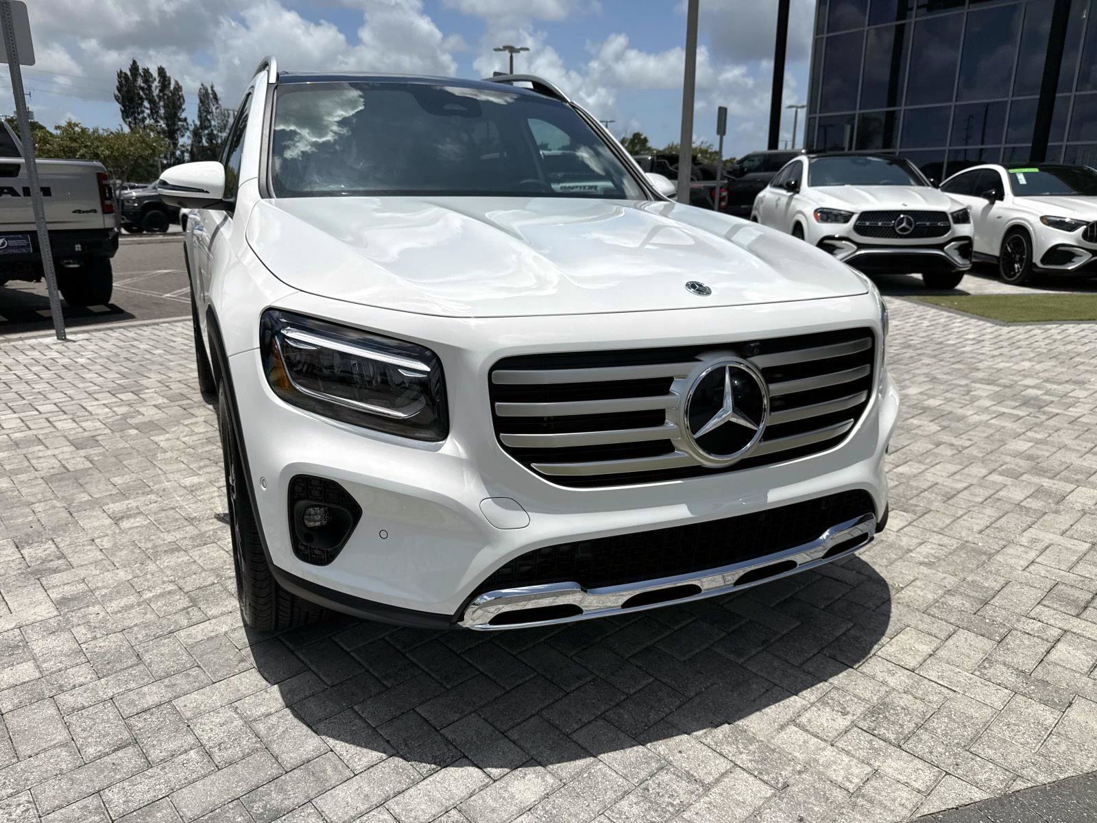New 2026 Polar White Mercedes-Benz 250 SUV image 8