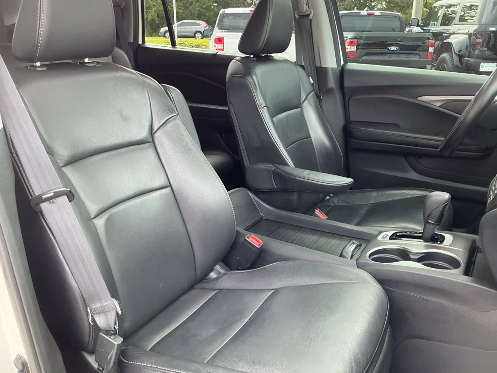 Used 2019  Honda EX-L image 17
