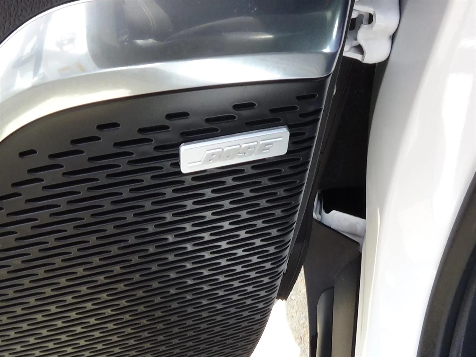 Used 2025 Summit White (gaz) GMC Elevation image 17