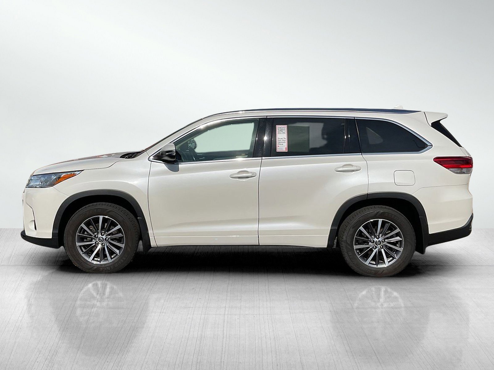 Used 2018 Toyota Highlander XLE with VIN 5TDJZRFH5JS538204 for sale in Brainerd, Minnesota