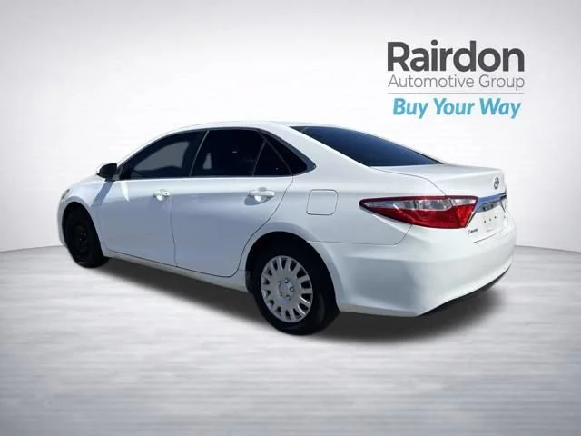 Used 2015 Super White Toyota XLE image 5