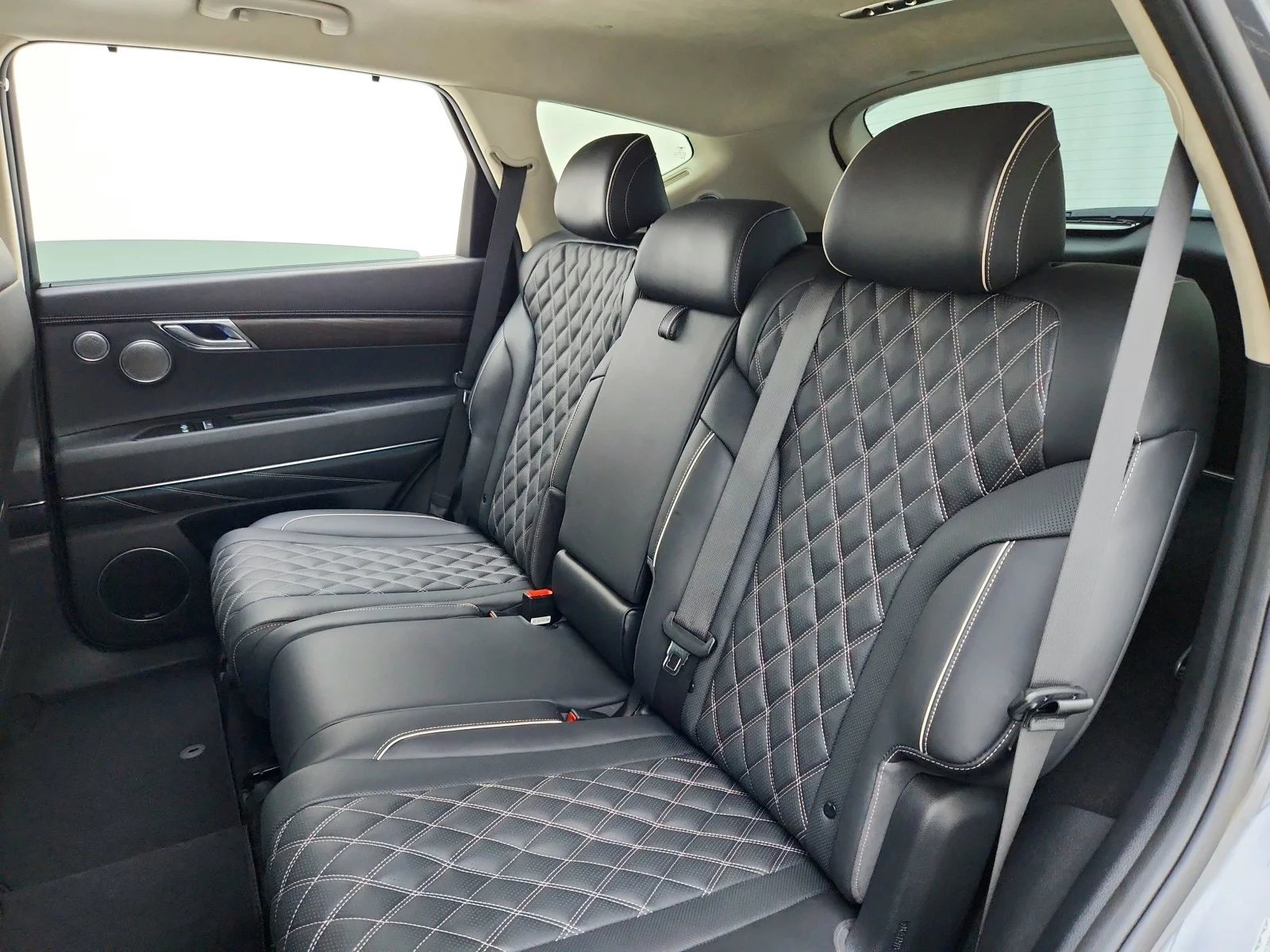 Used 2023 Himalayan Gray Genesis PRESTIGE image 27