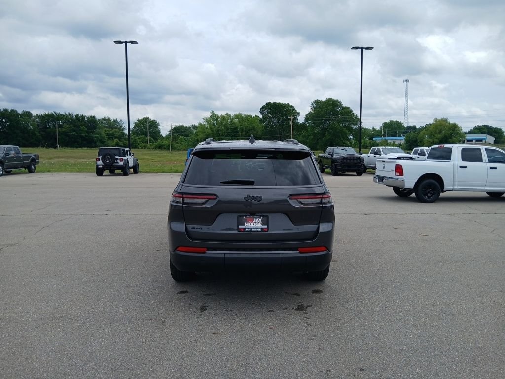 New 2026 Baltic Gray Metallic Clear-Coat Exterior Paint Jeep Laredo image 7