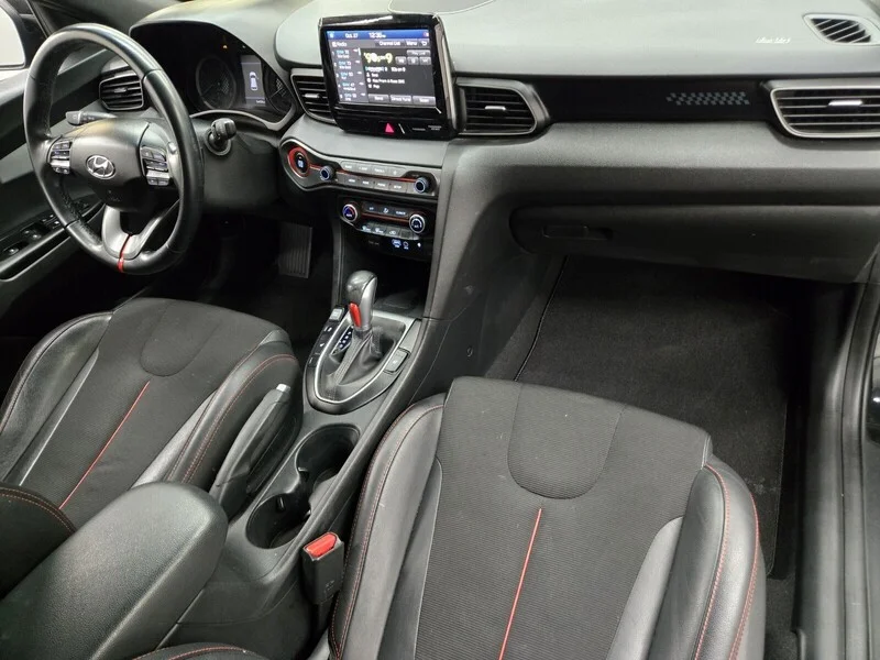 Used 2020 Ultra Black Hyundai 2.0 Premium image 11