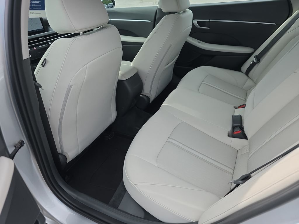 Used 2025 Aero Silver Hyundai SEL Convenience image 31