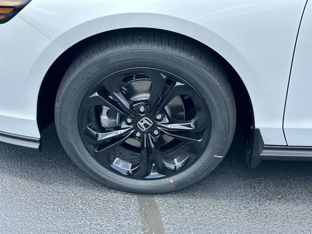 2025 Honda Accord SE - Photo 28