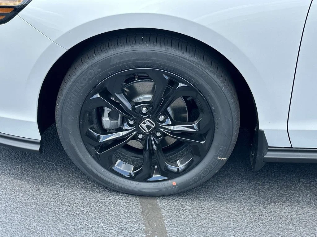 2025 Honda Accord SE - Photo 28