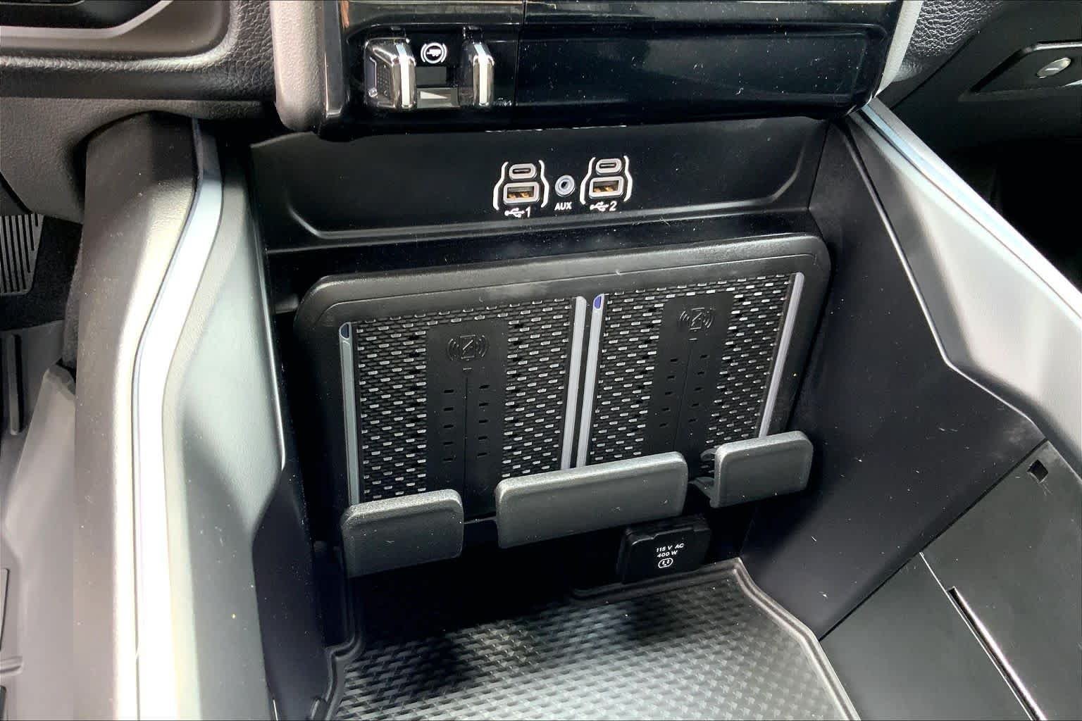 Used 2025 Granite Crystal Metallic Clearcoat Ram Laramie image 28