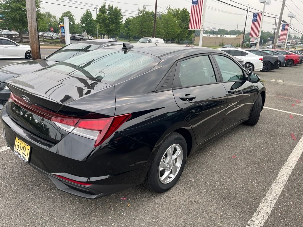 Certified Used 2023 Black Hyundai SE image 4