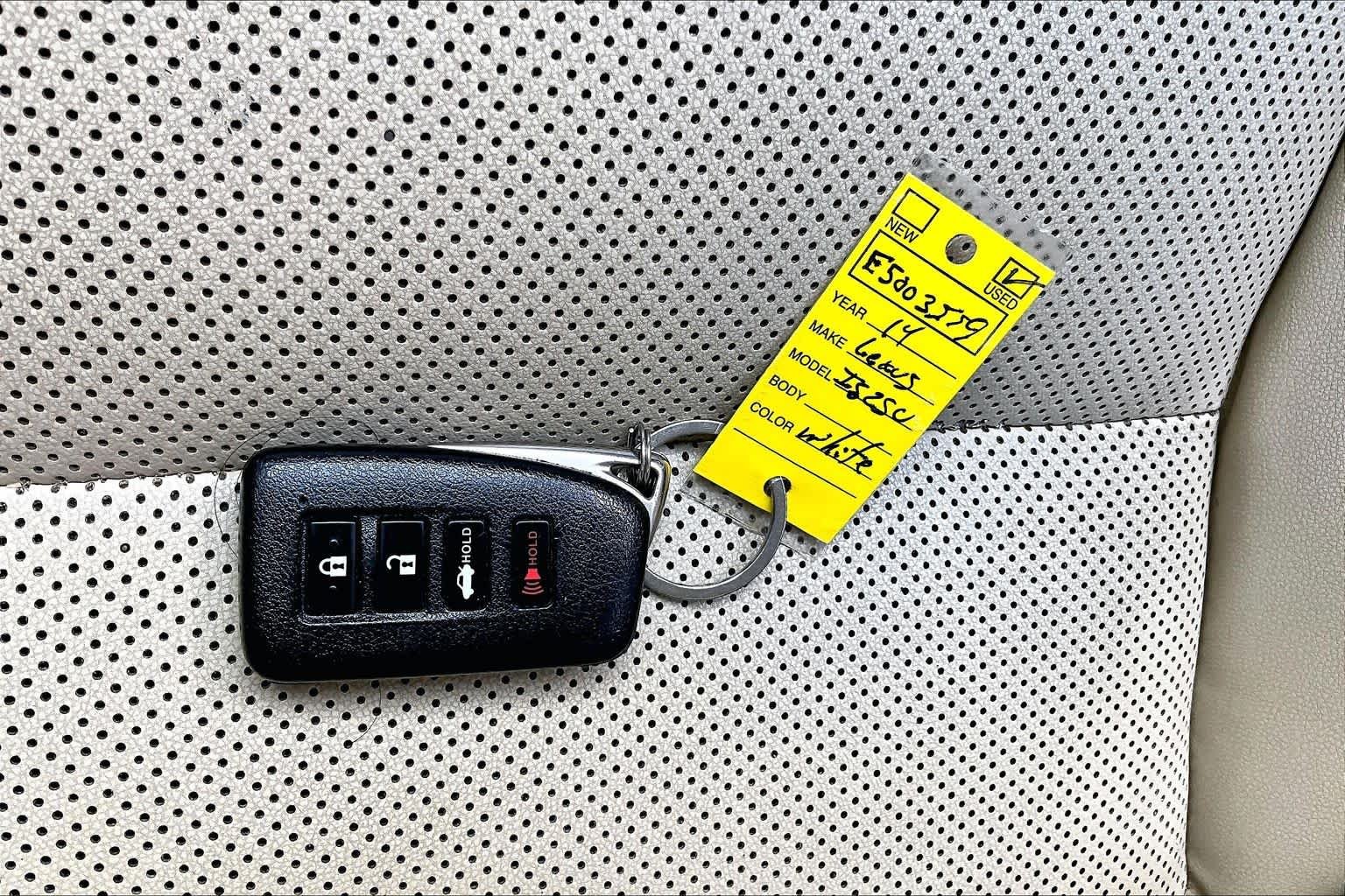 Used 2014 Starfire Pearl Lexus  image 15