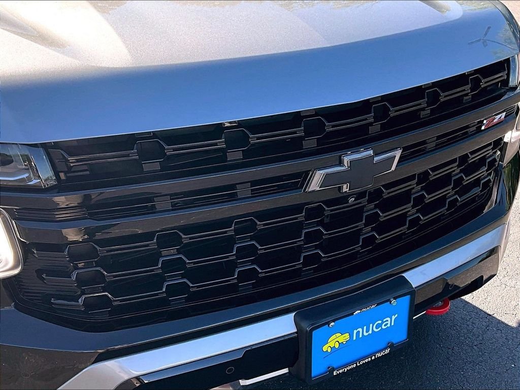 Used 2024 Gray Chevrolet Z71 image 33