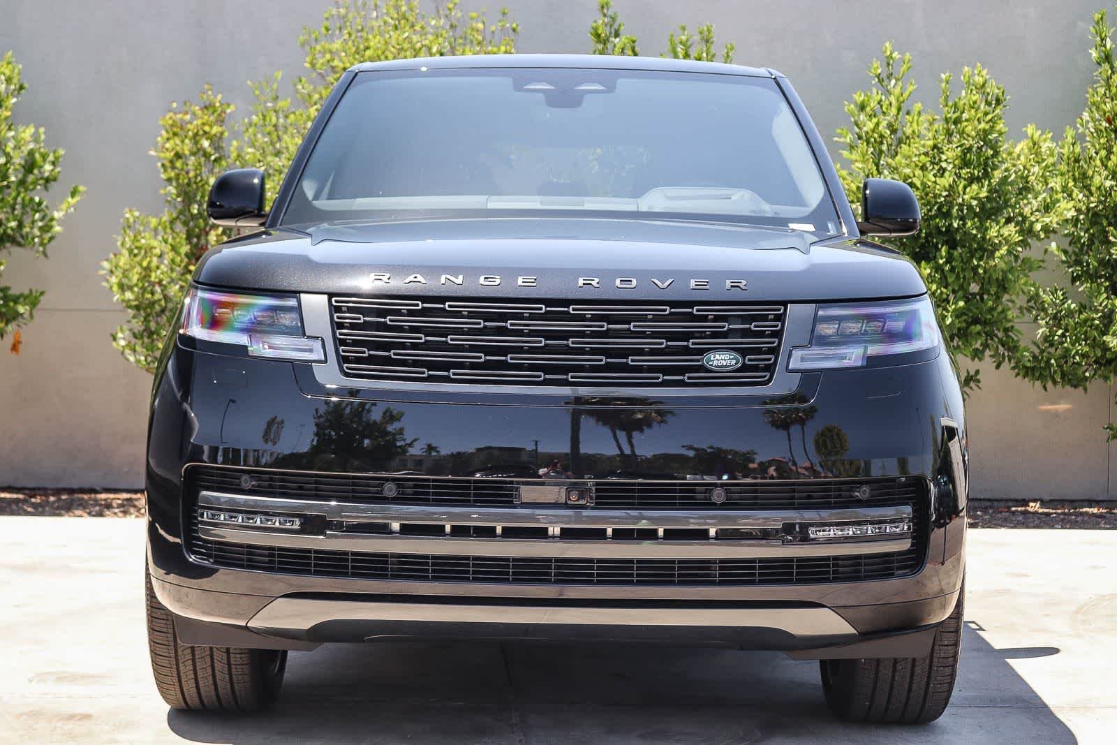 New 2026 Santorini Black Land Rover SE image 2