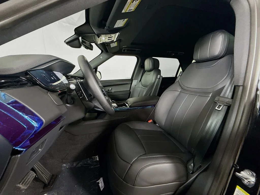 New 2026 Santorini Black Land Rover SE image 11