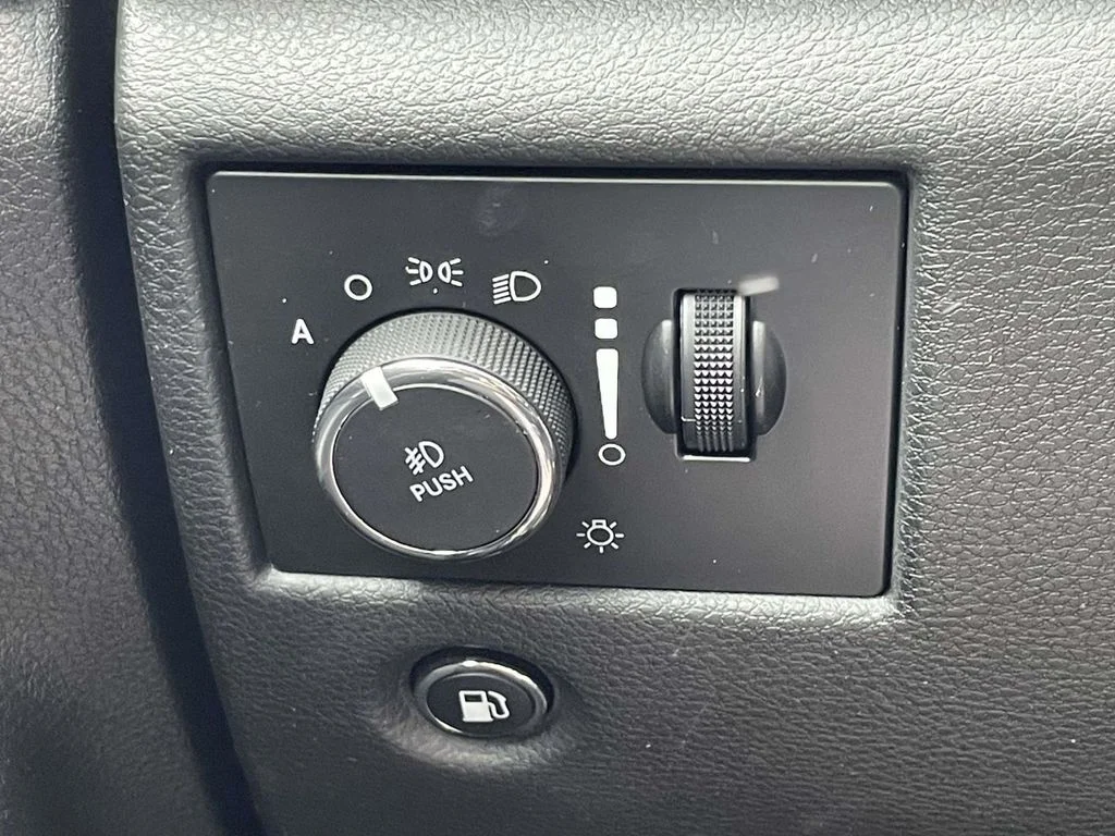 Used 2018 Blue Jeep Limited image 29