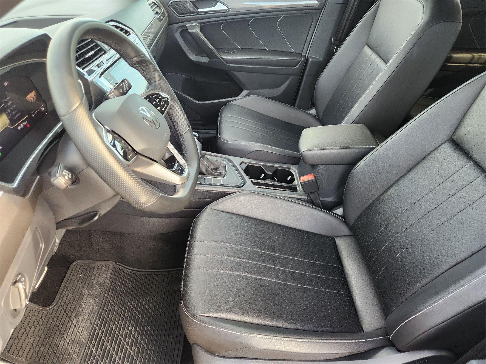2024 Volkswagen Tiguan photo 13 of 33