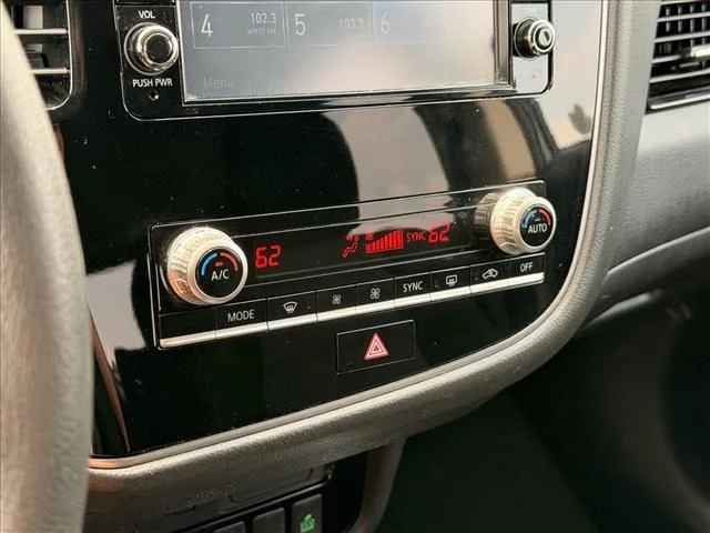 Used 2020 Gray Mitsubishi SE image 22