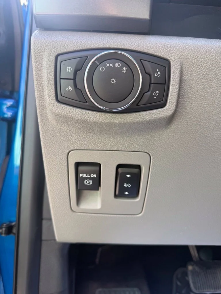 Used 2018 Blue Ford XL image 11