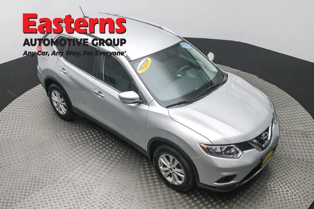 Used 2016 Silver Nissan SV image 3