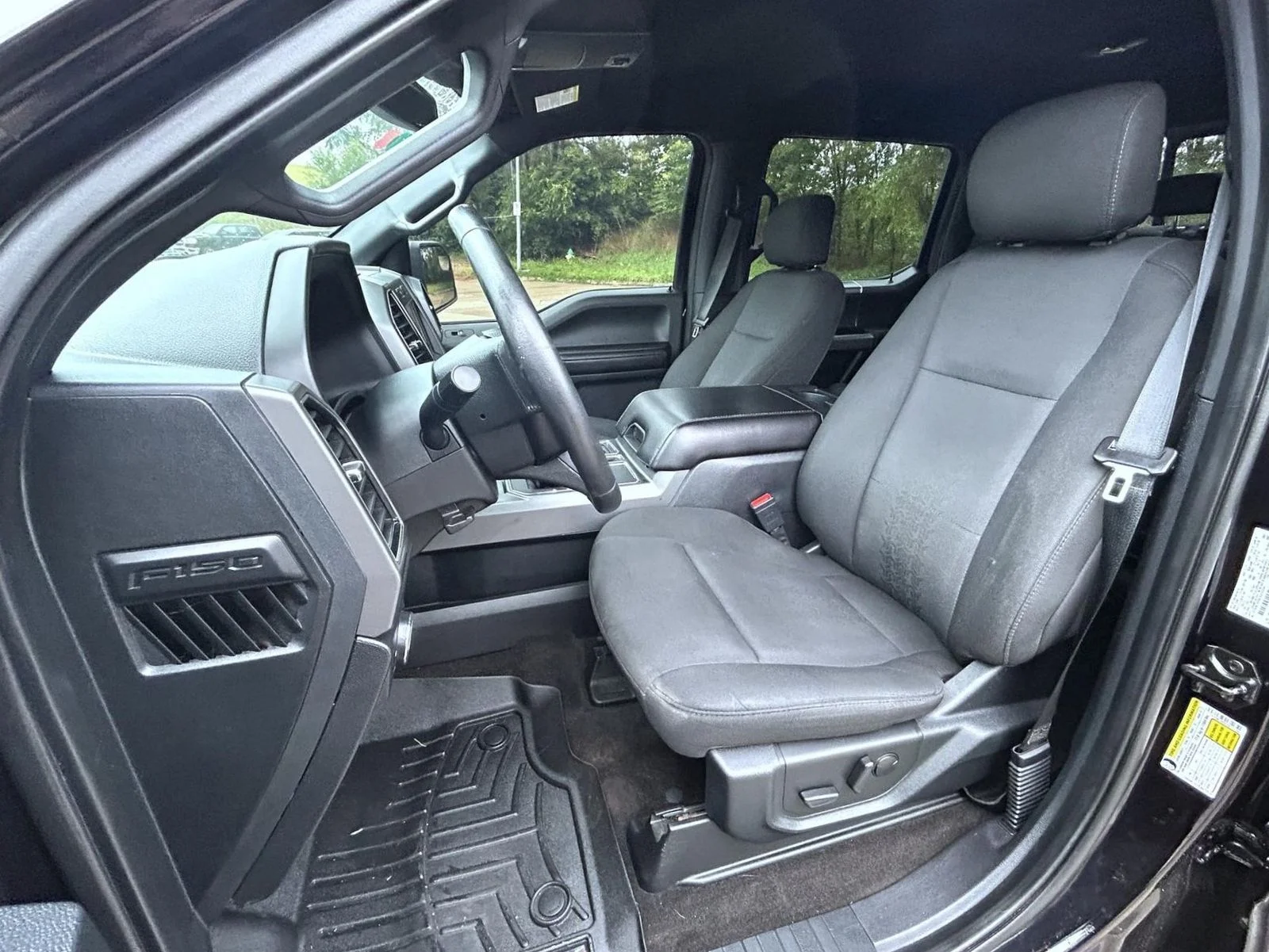 Used 2020 Black Ford XLT image 10