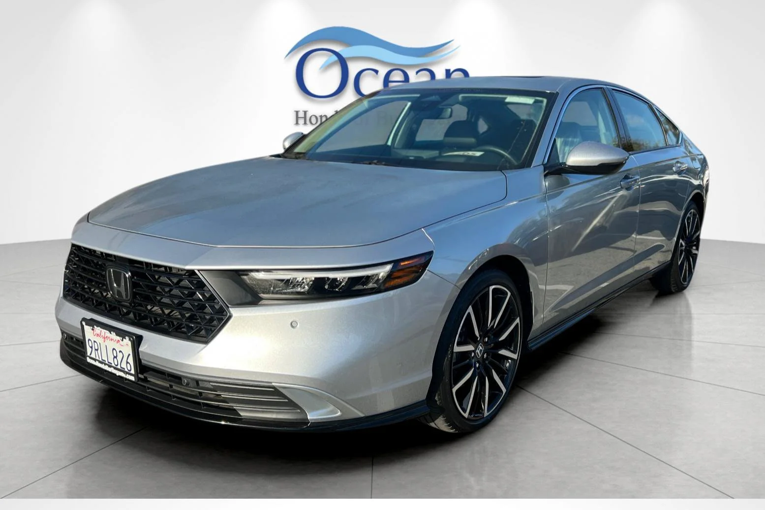 Certified Used 2024 Solar Silver Metallic Honda Touring image 2