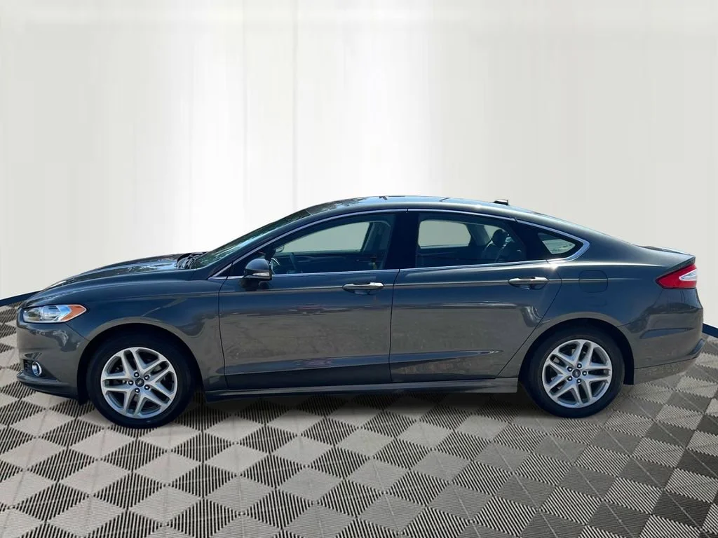 Used 2016 Ford Fusion SE with VIN 1FA6P0HD9G5127877 for sale in Eastpointe, MI