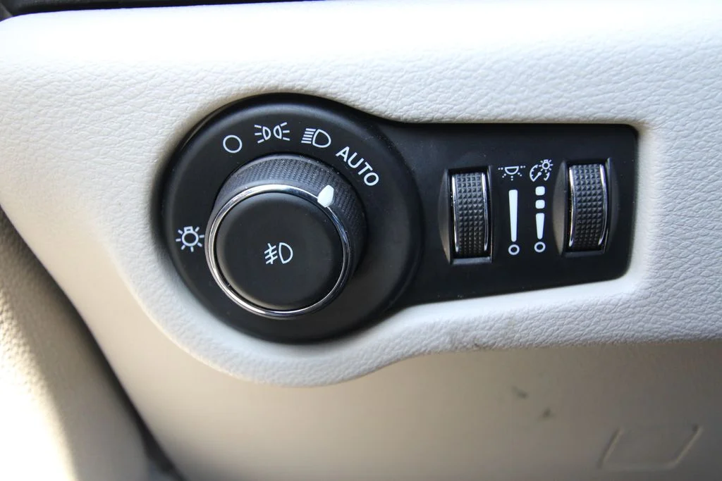 Used 2024 Black Chrysler Touring L image 22