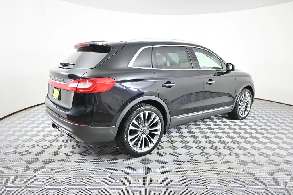 Used 2016 Black Lincoln Reserve image 6