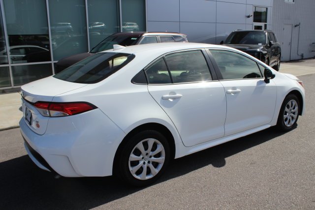 Used 2022 White Toyota LE image 4