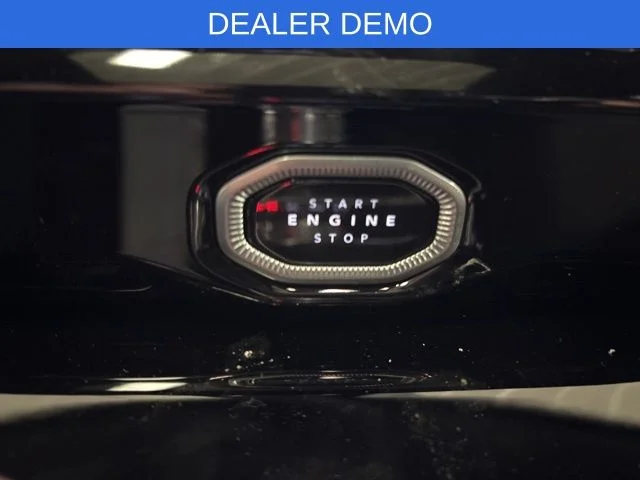 New 2026 Bright White Clear-Coat Exterior Paint Jeep Altitude image 22